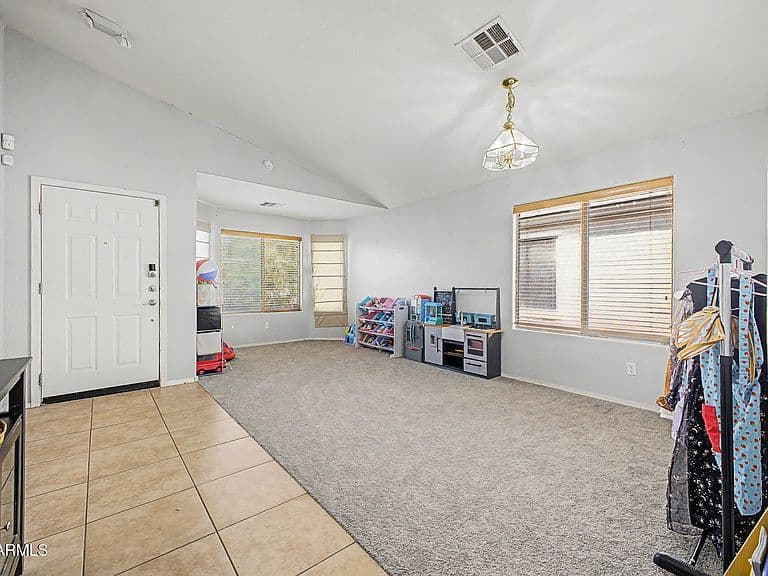 45763 W DIRK Street photo 4