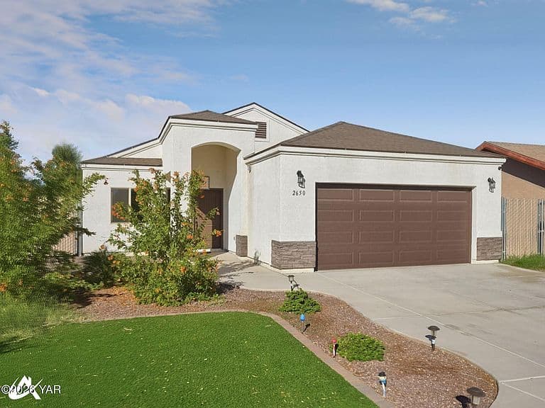2650 S 18th Dr photo 2