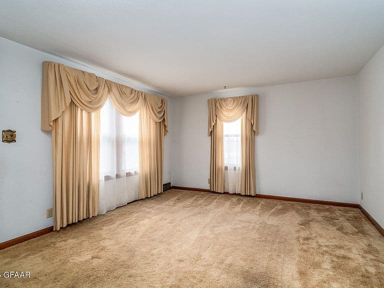 522 Conklin Ave photo 5