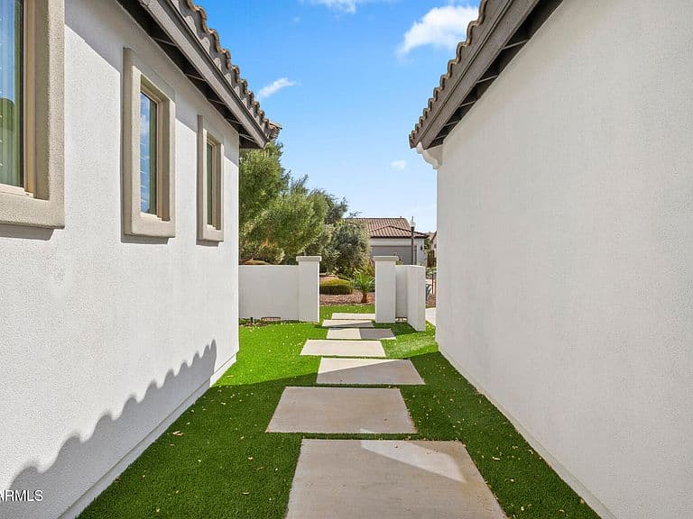 14874 W LUNA Circle photo 5