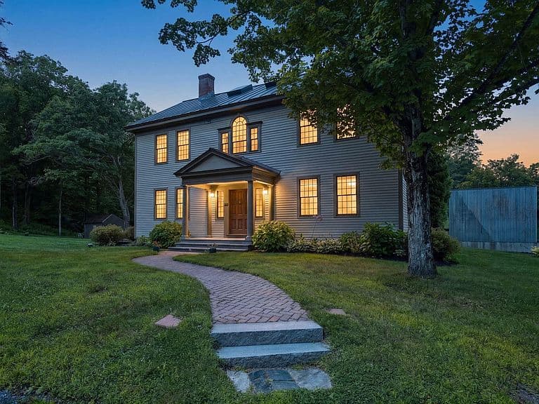 28 Loomis Road photo 3