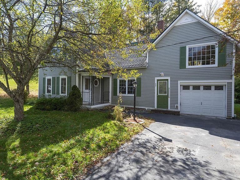 68 Davis Avenue photo 1