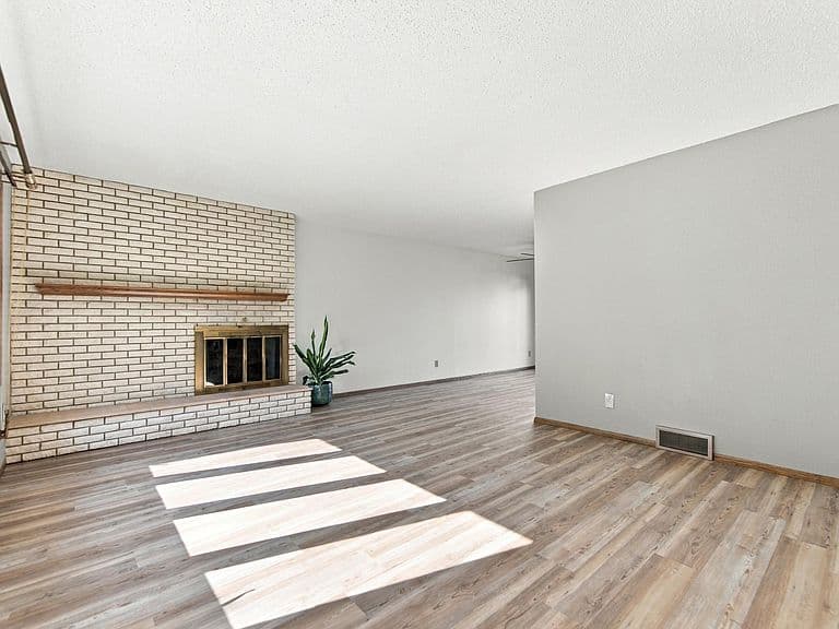 1402 E Gateway Cir APT H photo 2