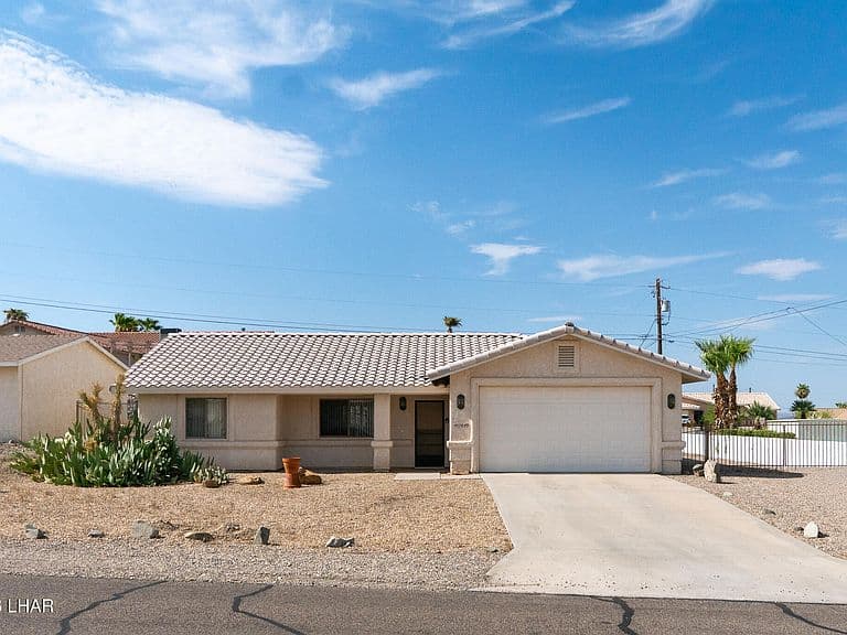 1649 Avalon Ave photo 1