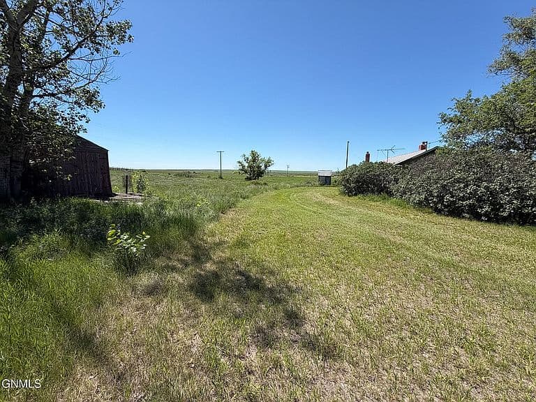 321 S Railroad Ave photo 4
