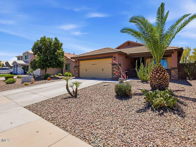 2215 E HAZELTINE Way photo 2
