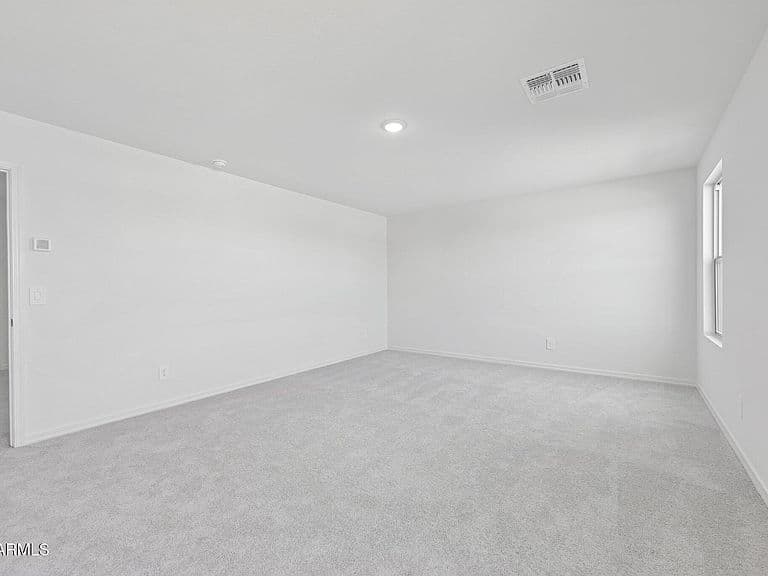 610 S 184TH Lane photo 3