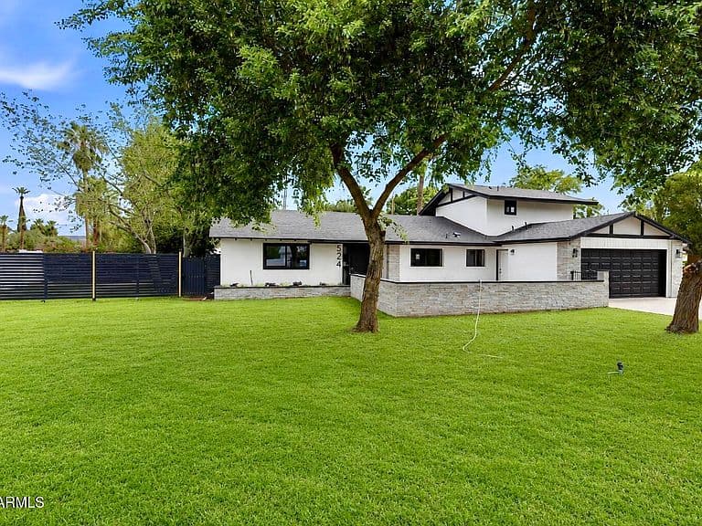 524 W HARMONT Drive photo 2