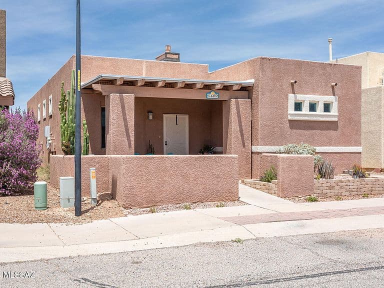1685 E Calle Grandiosa photo 2