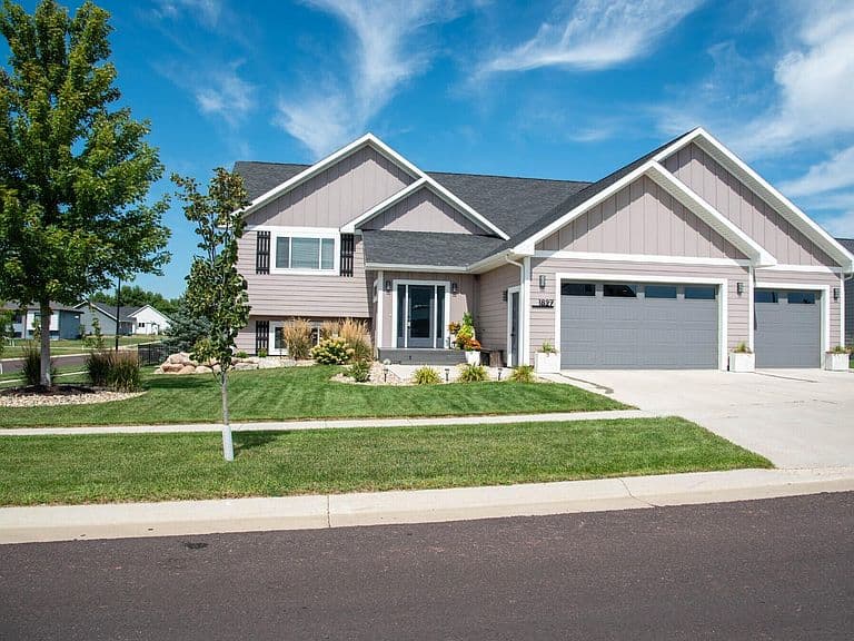 1827 E Briarwood Cir photo 2