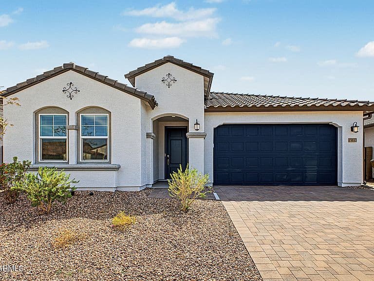 15833 W KENDALL Street photo 1