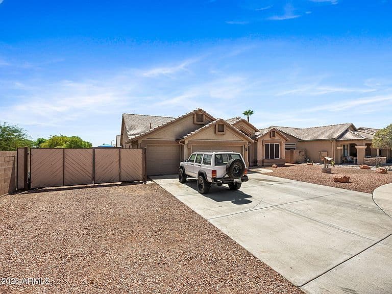7727 W VOLTAIRE Avenue photo 4