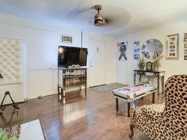 3338 E Taylor Street photo 5