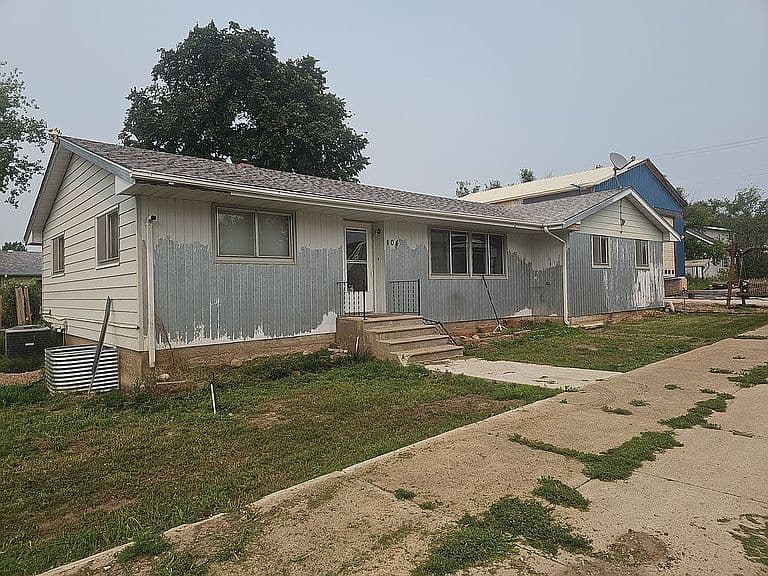 104 5th Ave W photo 2