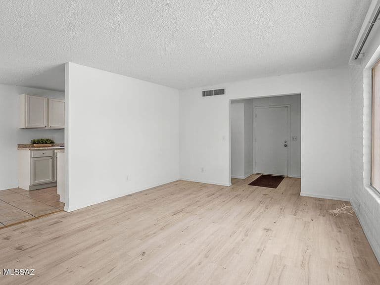 3410 S Mann Ave photo 4