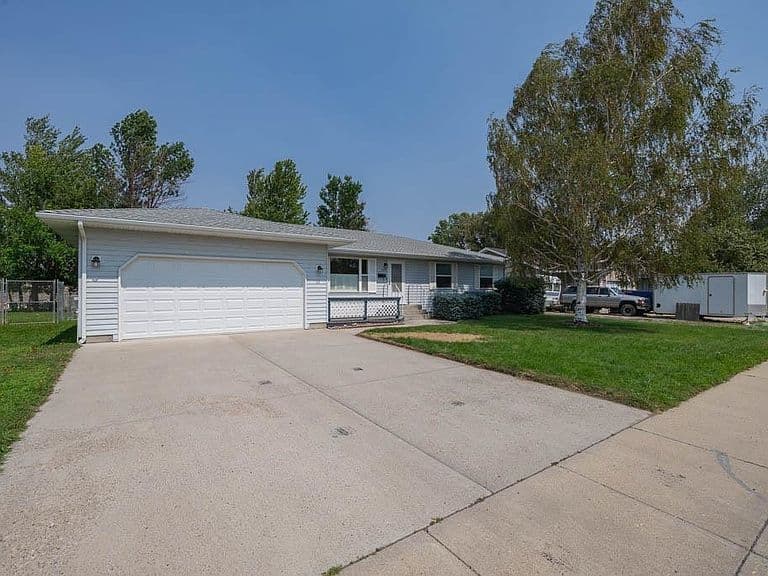 925 River View Dr photo 3