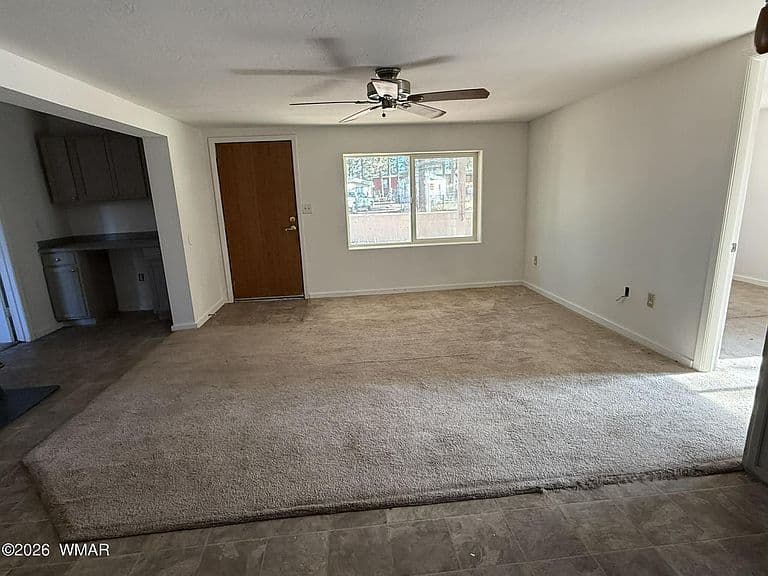 2058 Pinehaven Ln photo 4