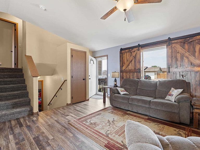 104 Maxwell Dr photo 4