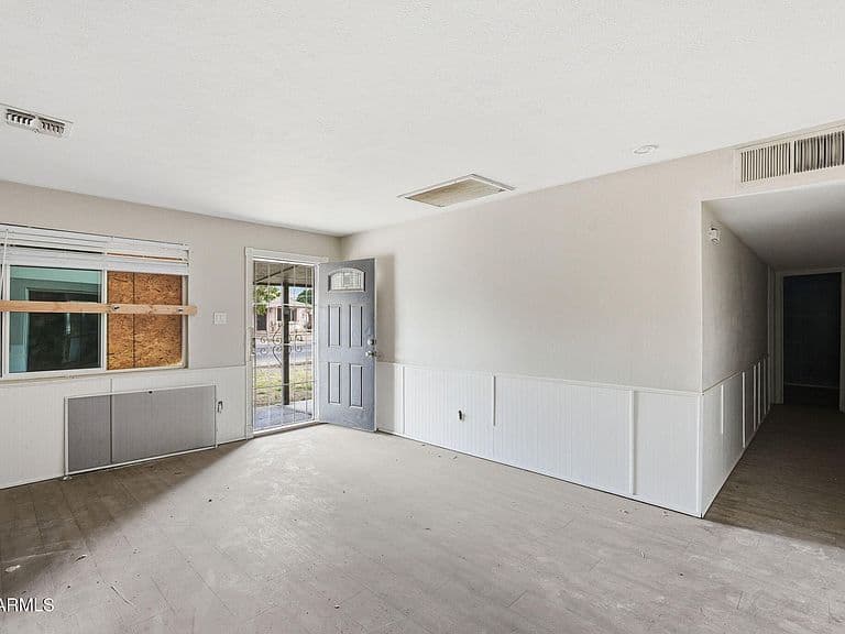1723 W CHERYL Drive photo 2