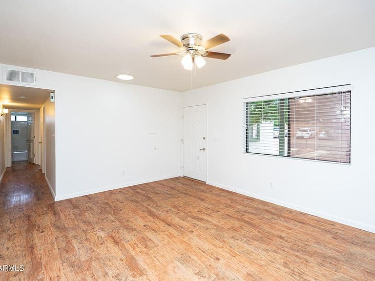 229 N Fermi Avenue photo 5