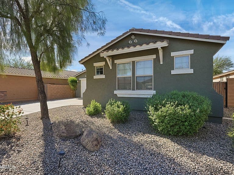 42447 W ALMIRA Drive photo 2