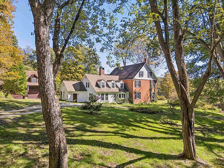 420 Quechee Road photo 1