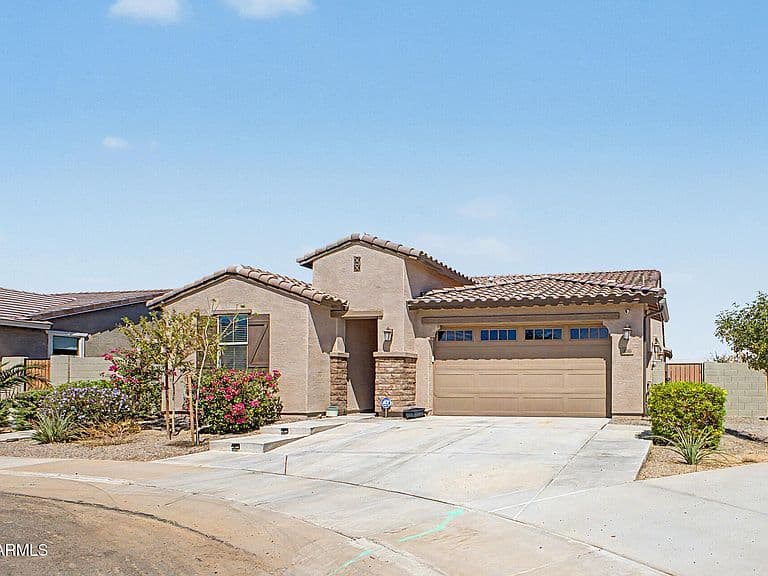 496 E DIAMOND Drive photo 1