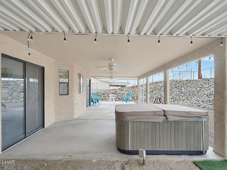 2405 Hillview Dr photo 3
