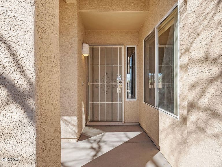 2313 W Horseshoe Pl photo 4