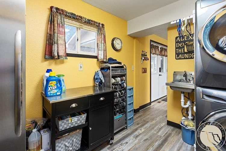 3482 Canyon Dr photo 3