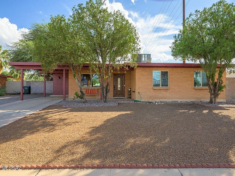 7902 E Eli Pl photo 1