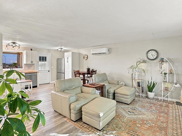 6508 Kimberly Dr photo 3