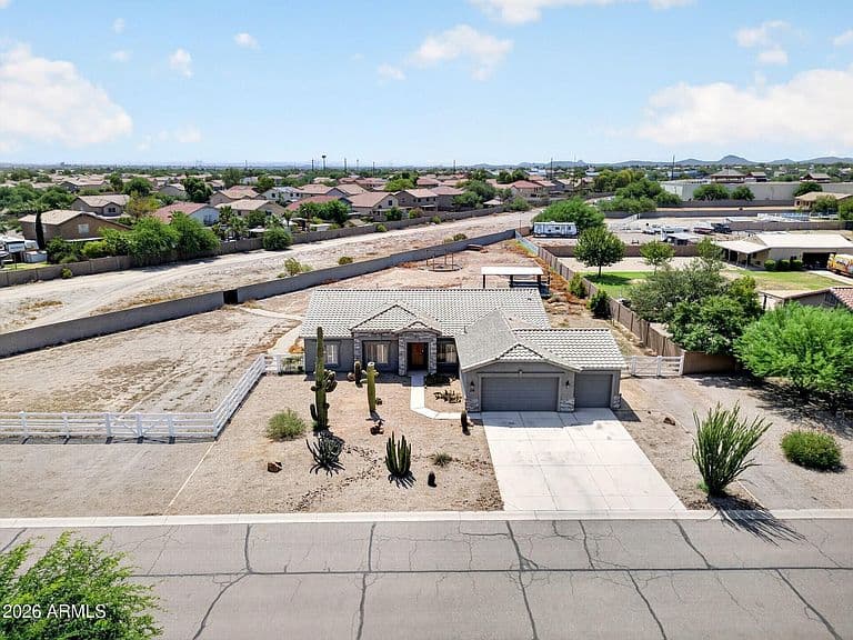 275 E DESERT HOLLY Drive photo 1