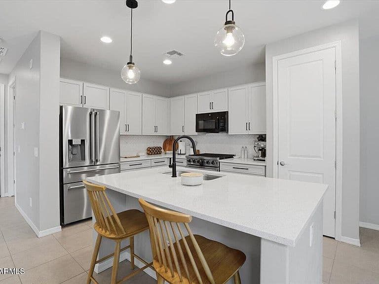 4141 E JONES Street photo 2