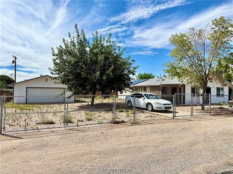2290 E Packard Avenue photo 2