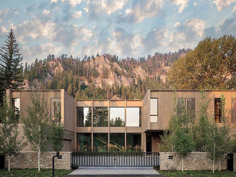 450 Wood River Dr photo 1