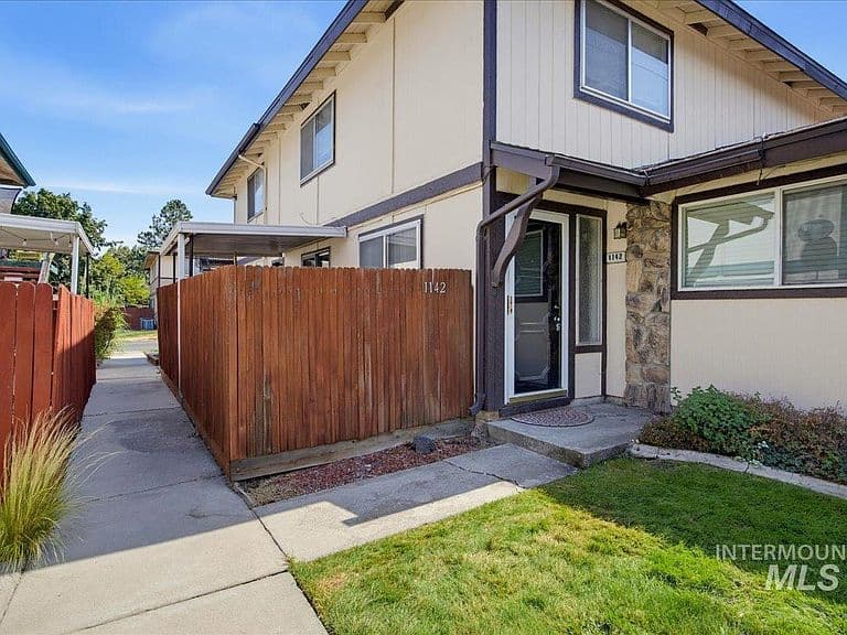 1142 S Phillippi St #2-B photo 2