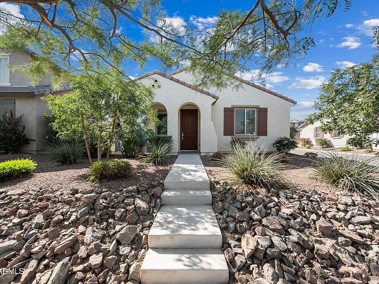 15245 W SHERMAN Street photo 1
