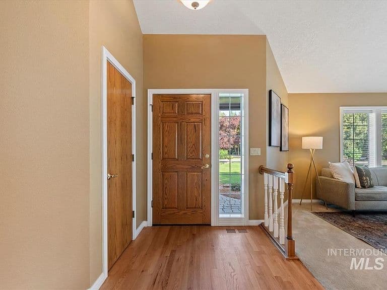 4886 N Lake Front Pl photo 3