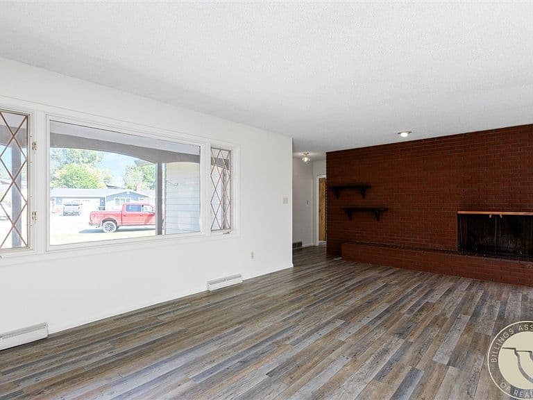 1621 Augsburg Dr photo 5