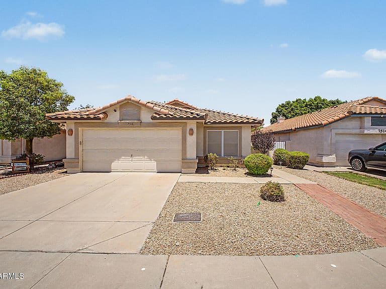 7518 W KERRY Lane photo 1