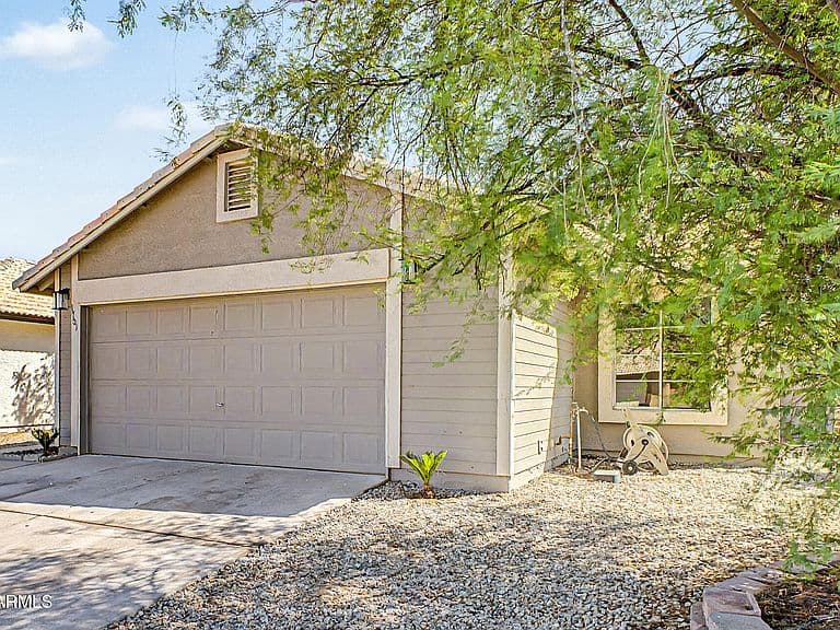 1701 E CARTER Road photo 4