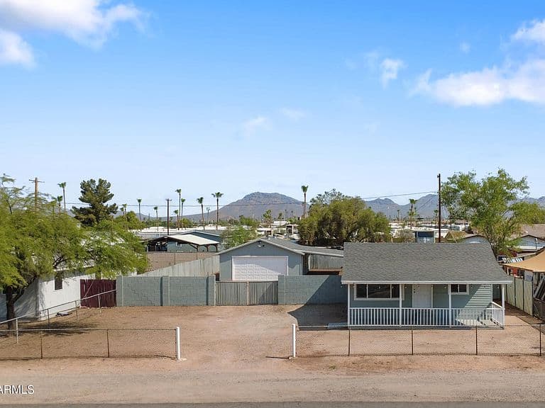 11504 E 5TH Avenue photo 1