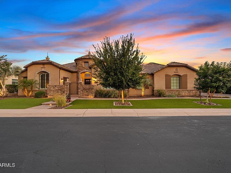 3245 E KNOLL Circle photo 1