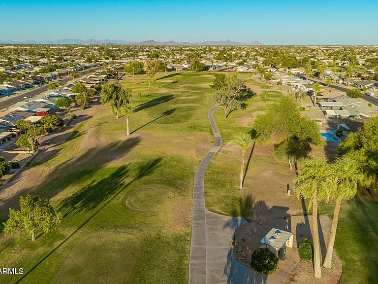 10223 W DESERT HILLS Drive photo 4