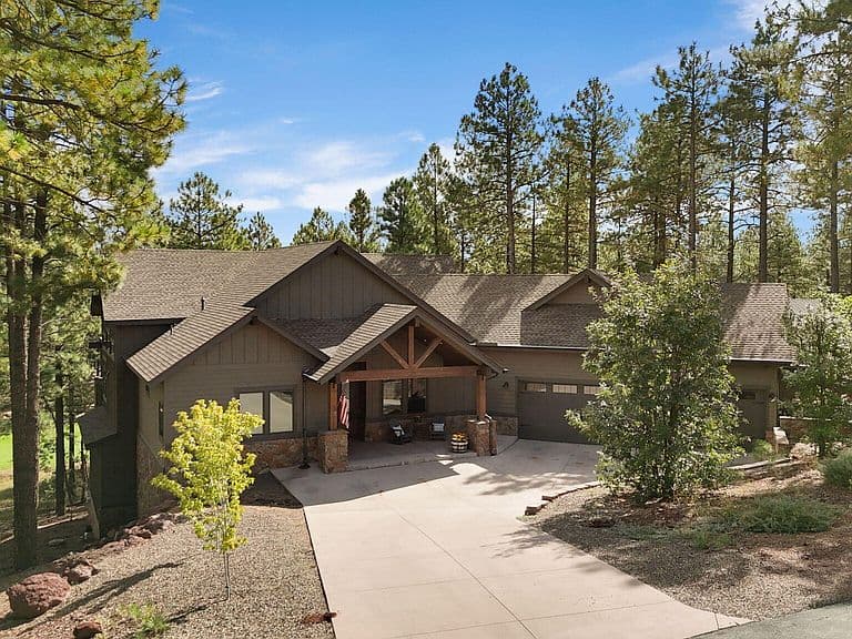 3710 S Bridle Path photo 2
