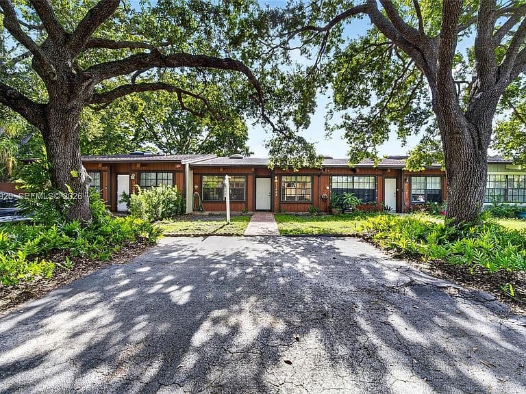 13504 SW 102nd Ln photo 2