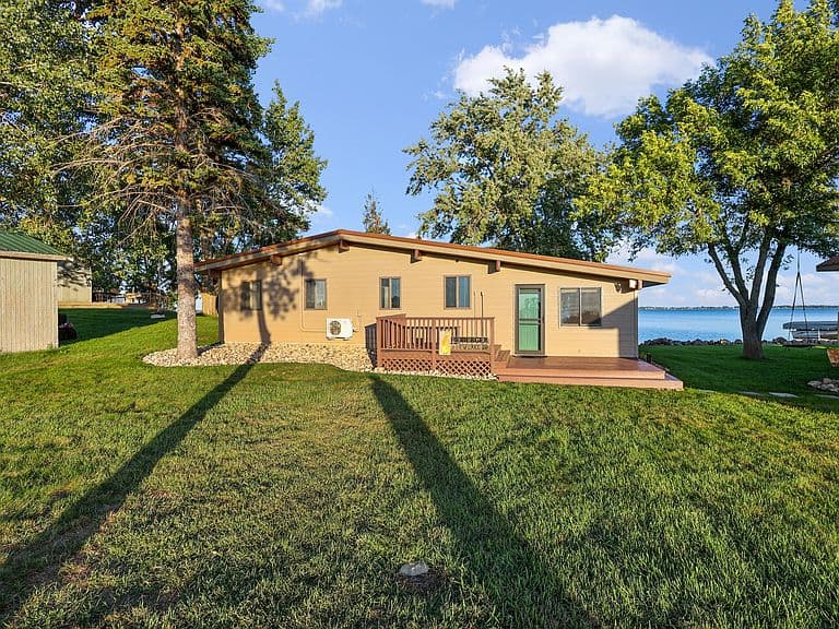 408 W Lake Dr photo 1