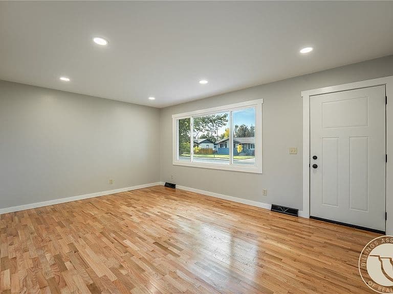1611 Cook Ave photo 2