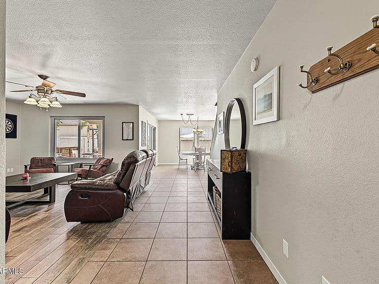 10609 W DALEY Lane photo 5